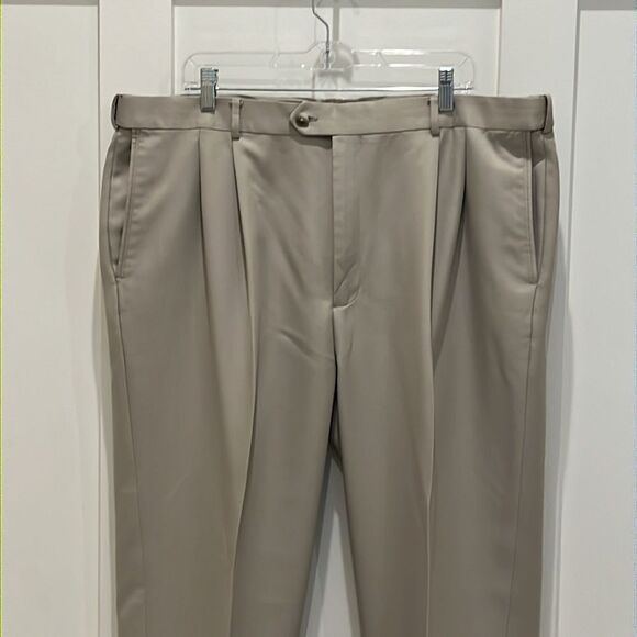 Men's Roundtree & Yorke Easy Care Tan Slacks - Picture 2 of 9